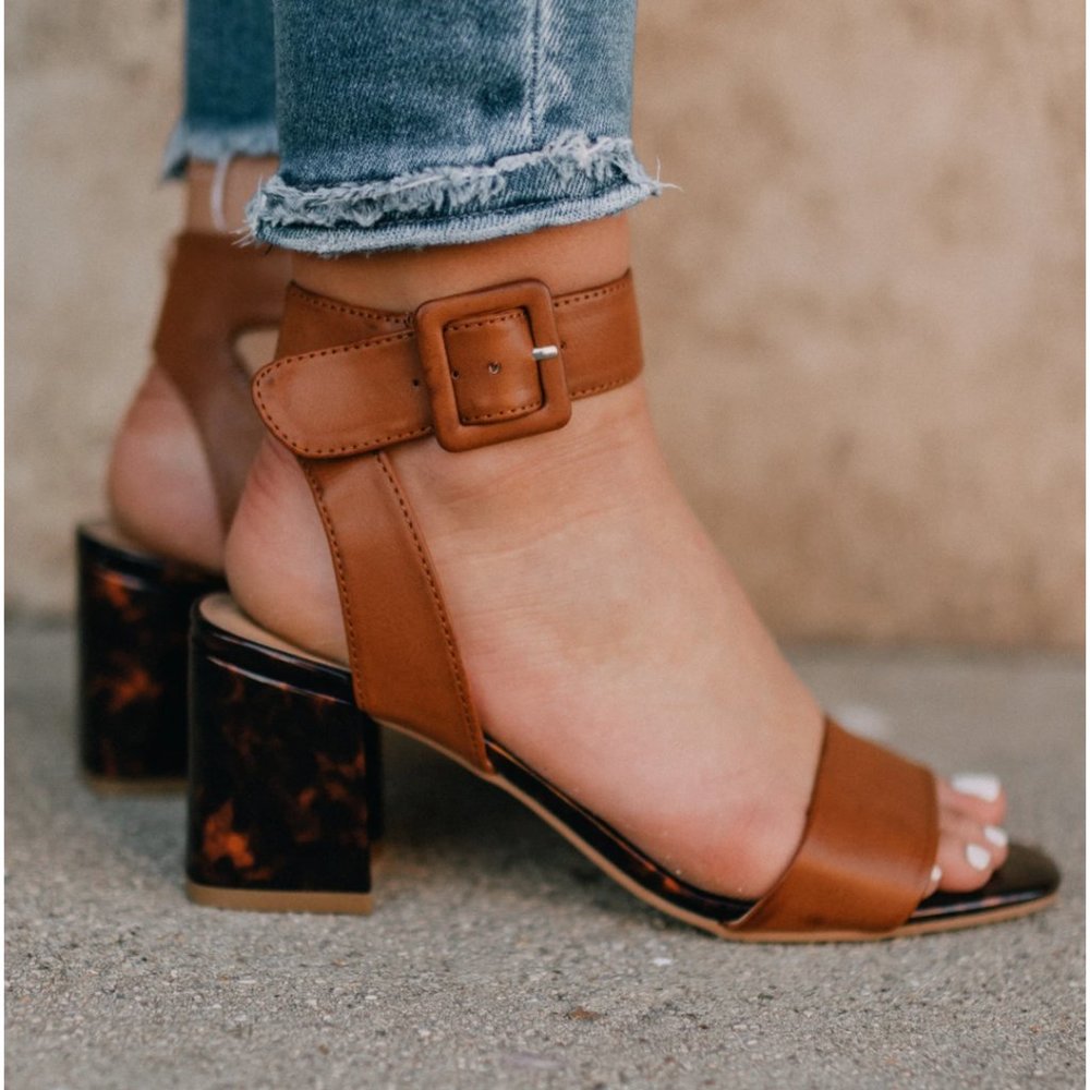 Beach Side Tortoise Sandal in Camel